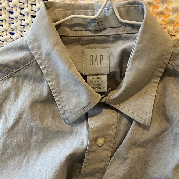 GAP Men’s Gray Fitted Long Sleeve Button Down Dress Shirt; Size S (14-14.5) - Picture 3 of 8